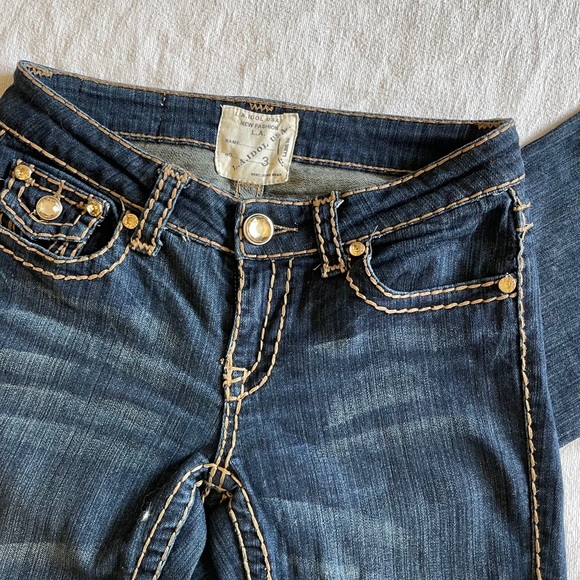 LA IDOL Jeans with stitching and embellishments. - Picture 7 of 8